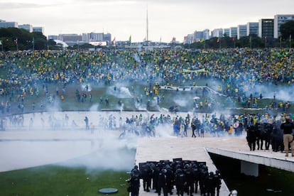 Seguidores de Jair Bolsonaro en el Congreso Nacional de Brasil en Brasilia, el 8 de enero de 2023.