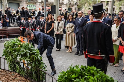 El Govern de la Generalitat, encabezado por su presidente, Salvador Illa, participa en la ofrenda floral al monumento de Rafael Casanova. 
