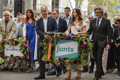 El secretario general de Junts, Jordi Turull, encabeza la ofrenda floral de su partido al monumento a Rafael Casanova.

