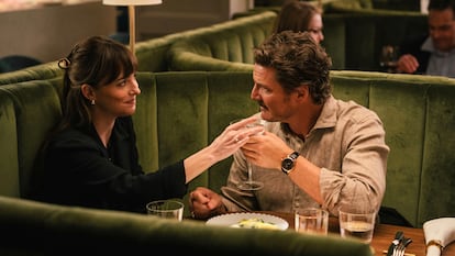 Dakota Johnson i Pedro Pascal a la pel·lícula 'Materialists'.