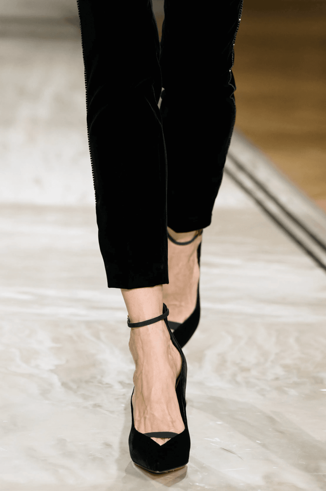 Armani Priv Fall 2025 Couture  Alessandro Viero  Gorunway.com