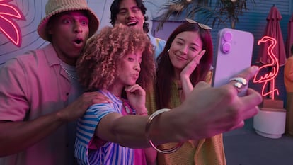 Apple lanza una cámara mejorada para selfis en todos los modelos de iPhone 17.