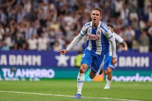 Kike Garcia, del Espanyol, celebra el tanto de penalti que dio el triunfo a su equipo en Cornellà.