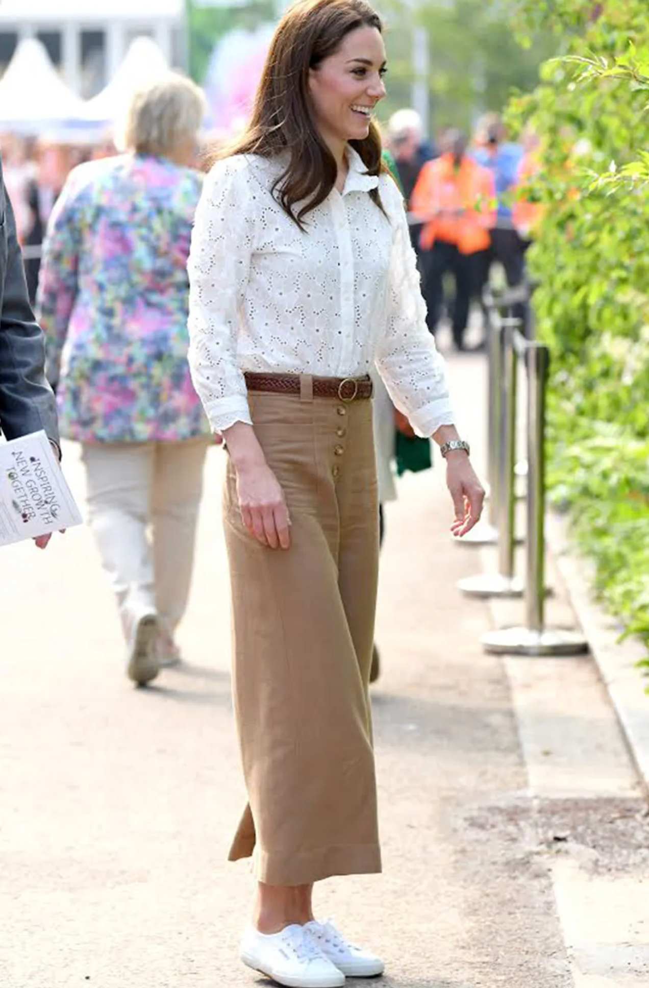 La blusa romntica de Kate Middleton es un imprescindible para crear un look otoñal elegante