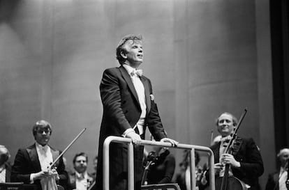 Christoph von Dohnányi, director musical de la Orquesta de Cleveland, tras dirigir su primer concierto con la orquesta en 1984.