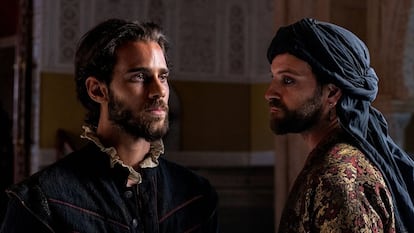Julio Peña y Alessandro Borghi, en un momento de 'El cautivo'.