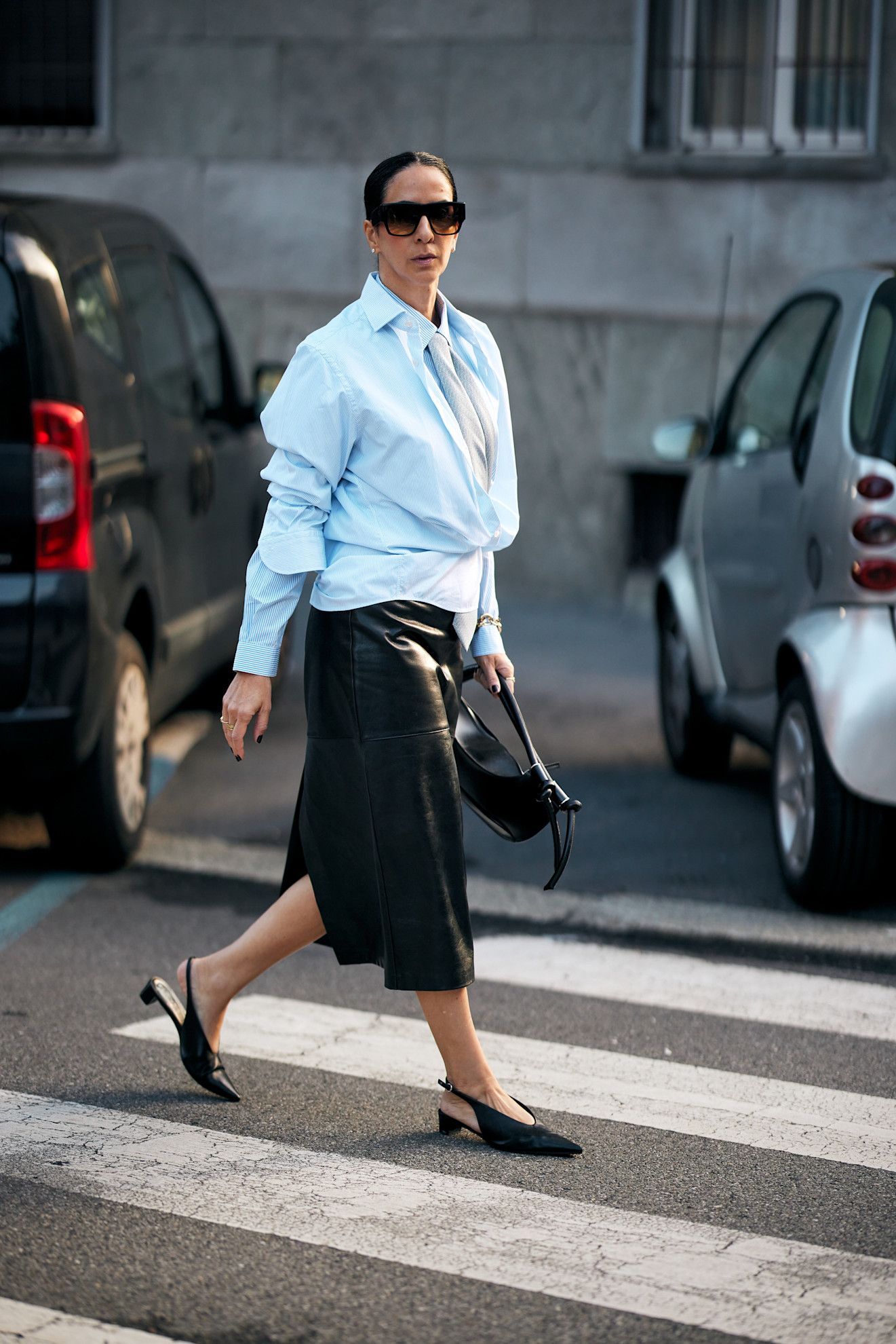 Un look de street style de la semana de la moda de Miln.