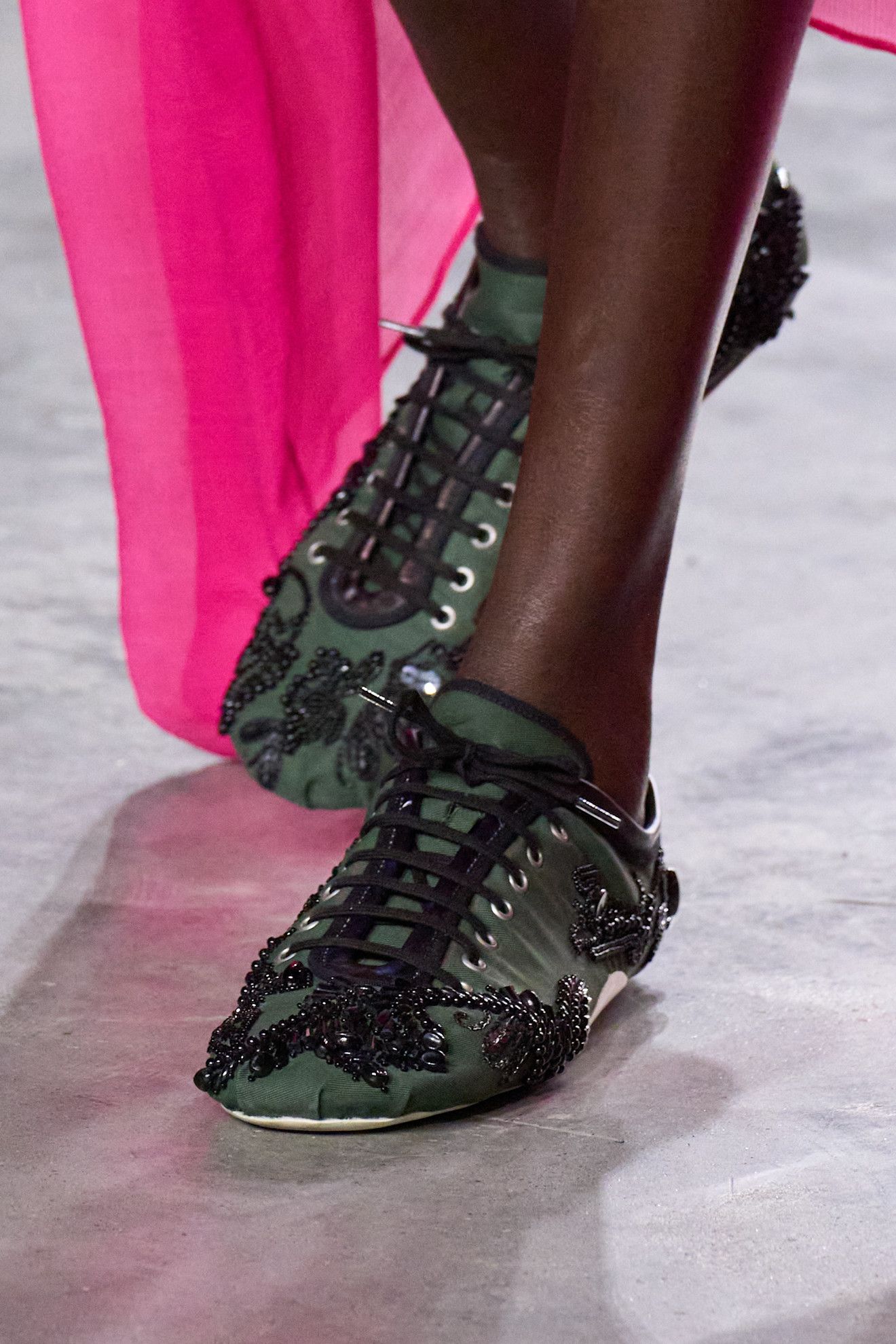 zapatillas bordadas en Dries Van Noten primaveraverano 2026.