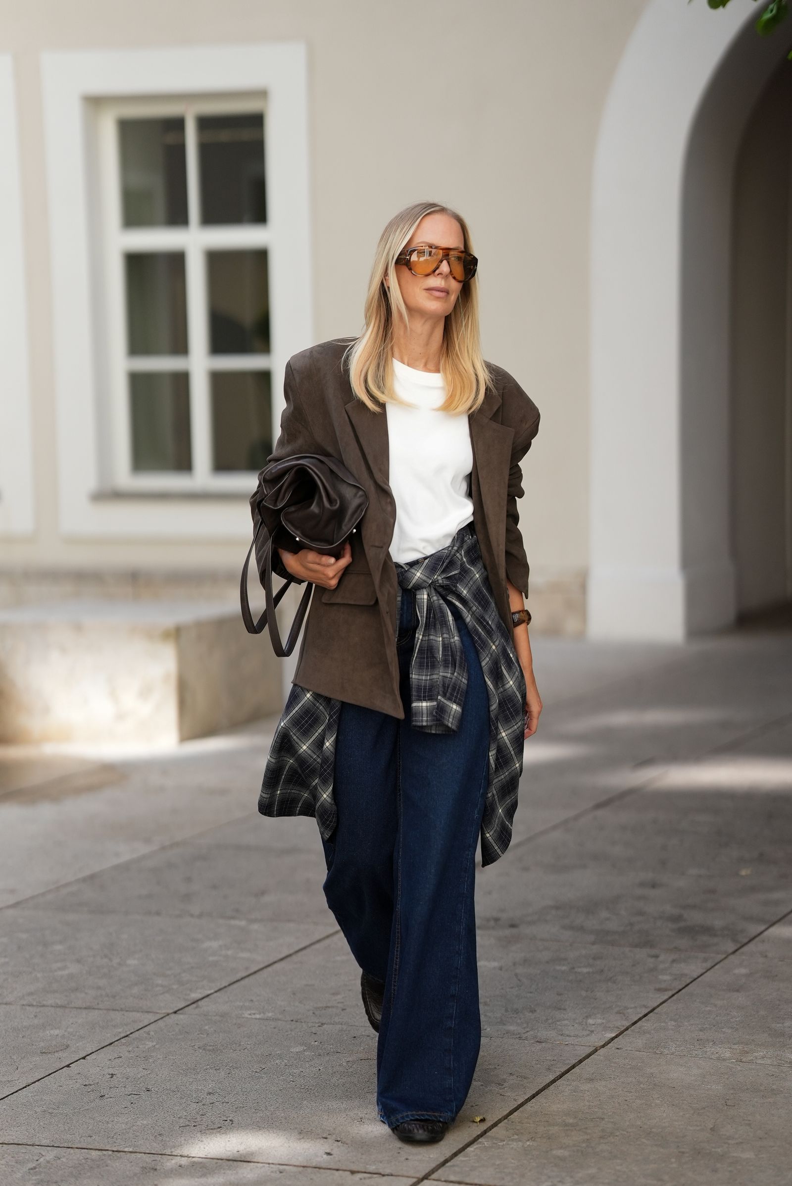 camisa falda cuadros anudada cintura tendencia otoño 2025