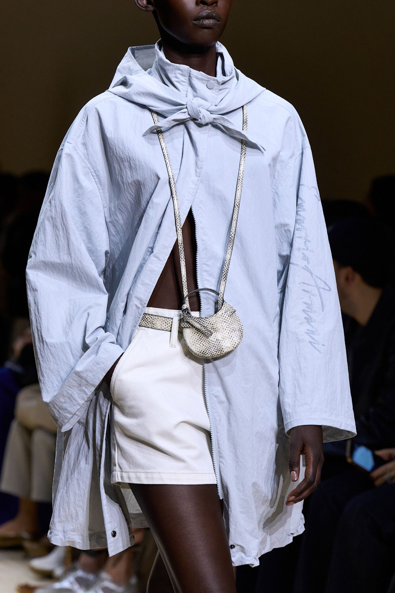 collar cartera Emporio Armani primaveraverano 2026.