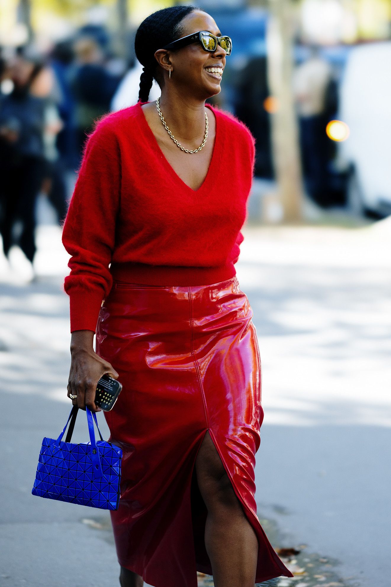 Jersey de cuello de pico cómo llevarlo este otoño según el street style