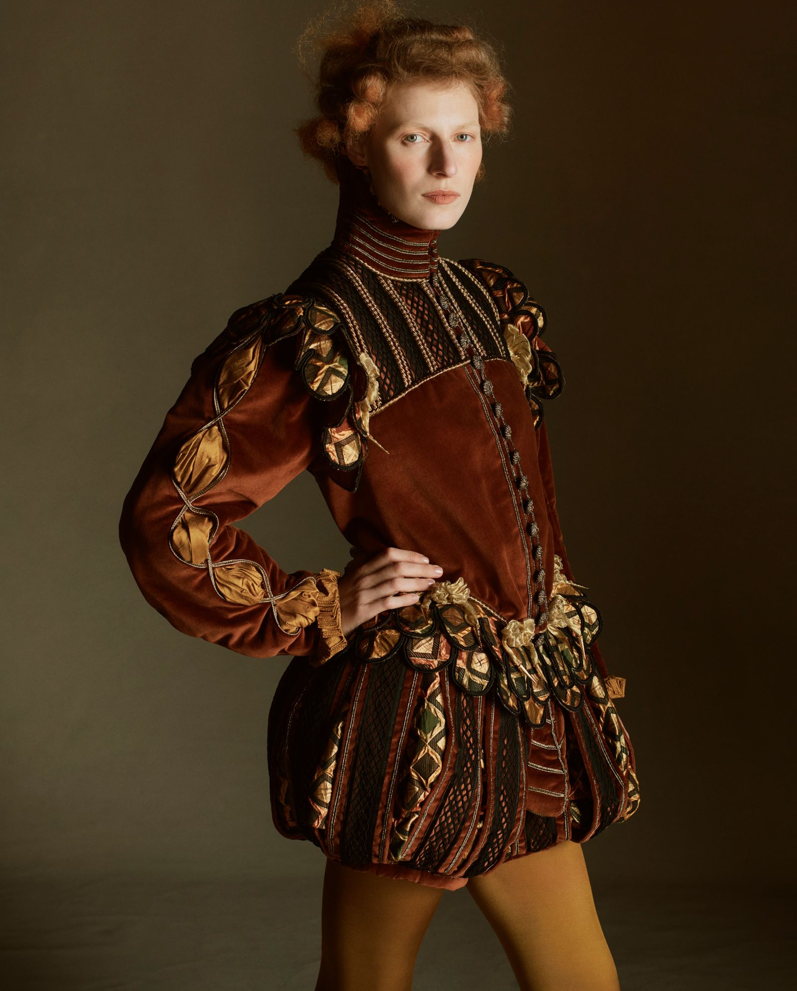 Julia Nobis con un traje de Sandy Powell para la película de Sally Potter una adaptación de la obra de Virginia Woolf...
