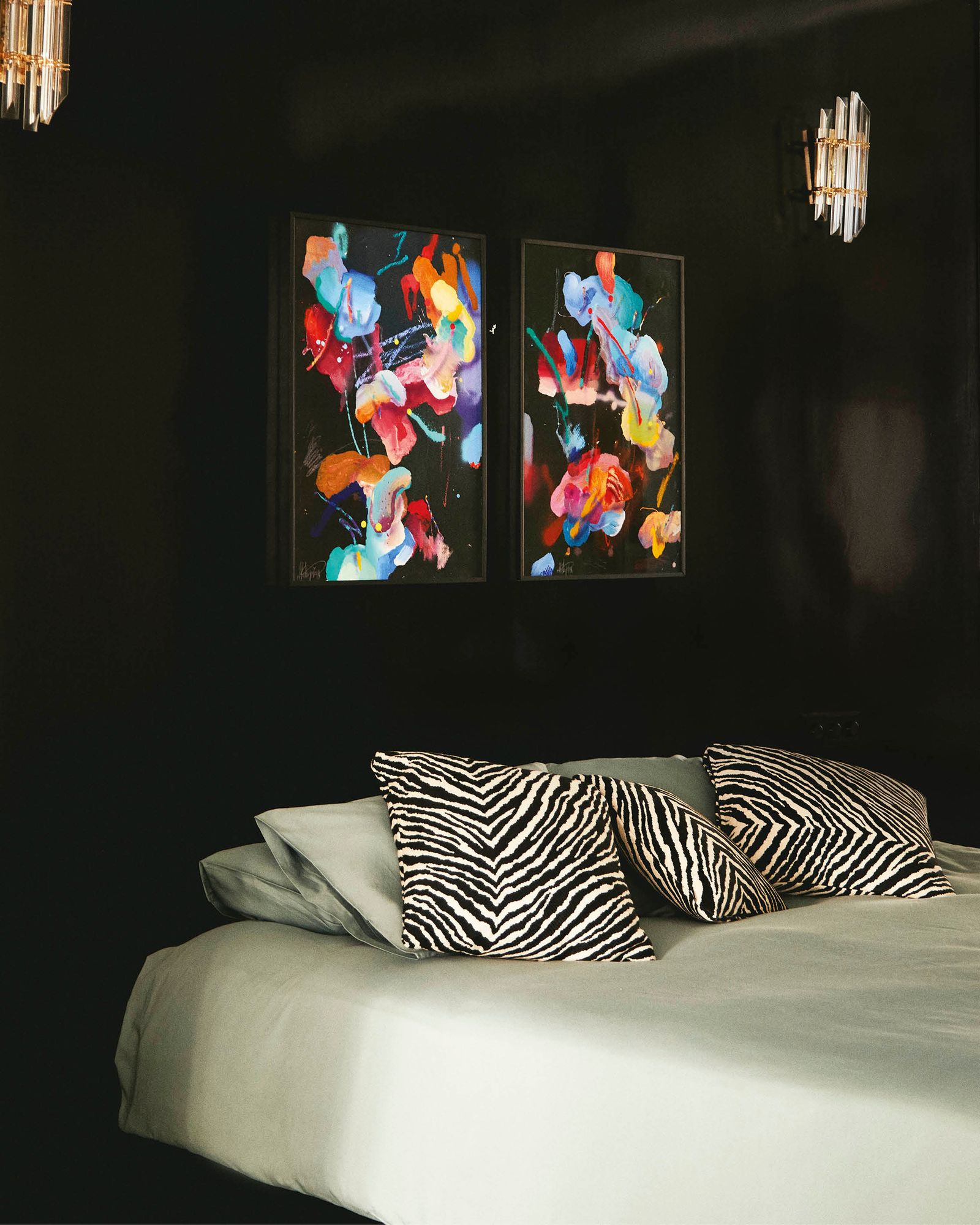 Drenching la tendencia en decoración que triunfa en 2025 llena los espacios de color