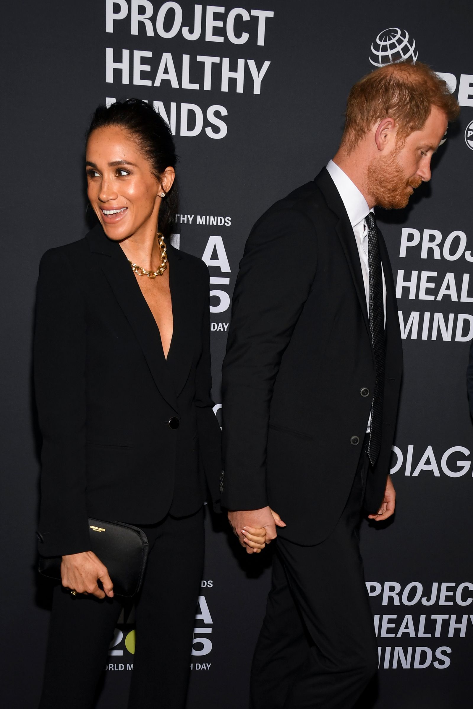 El collar de eslabones de Meghan Markle es todo lo que necesitas para elevar tus looks negros