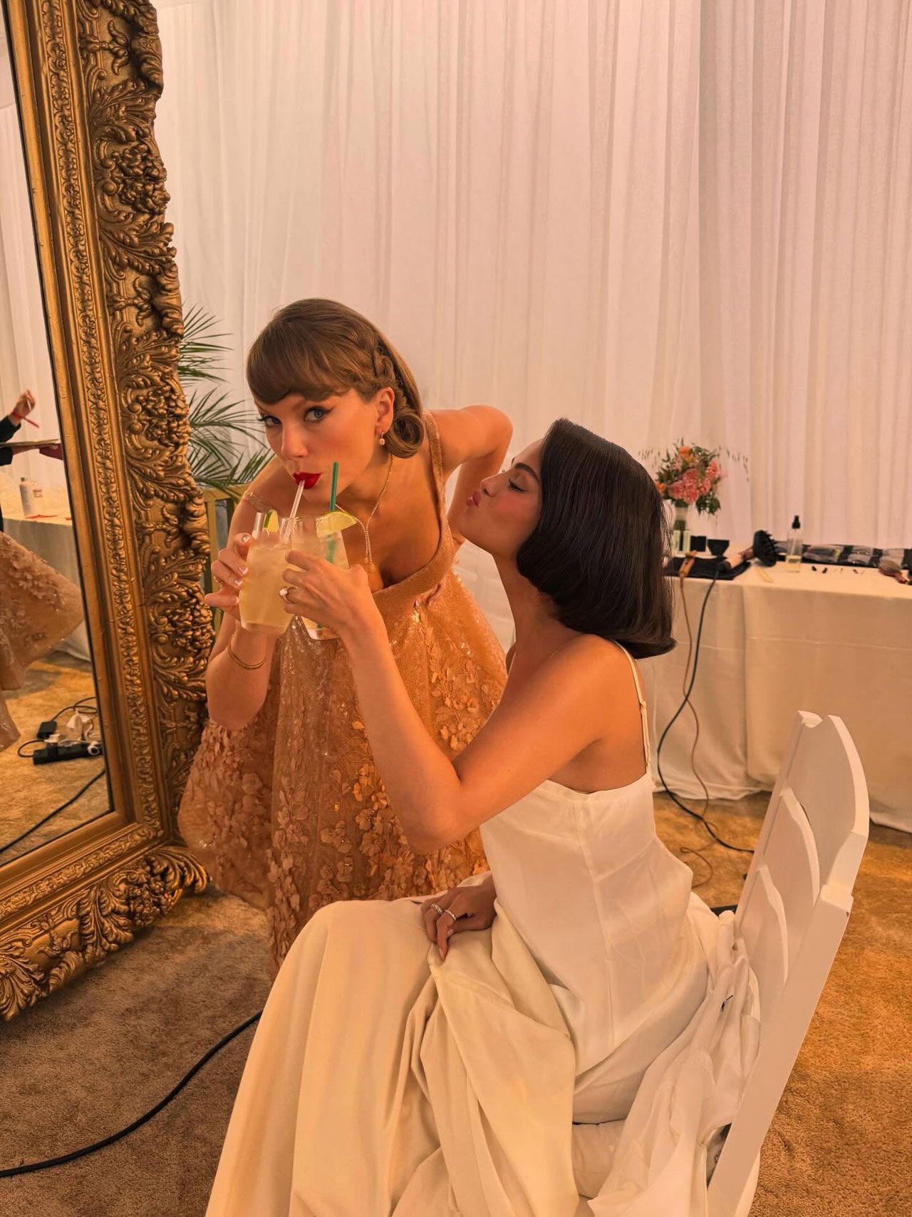 El vestido de invitada de boda de Taylor Swift es digno de una dama de honor