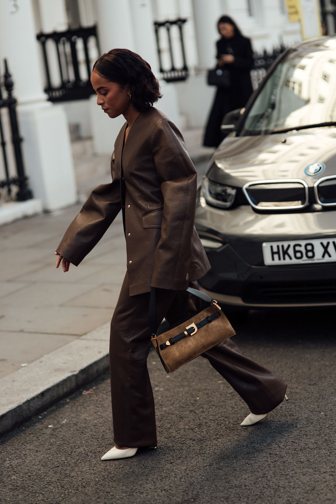 Un look de street style de la semana de la moda de Londres.