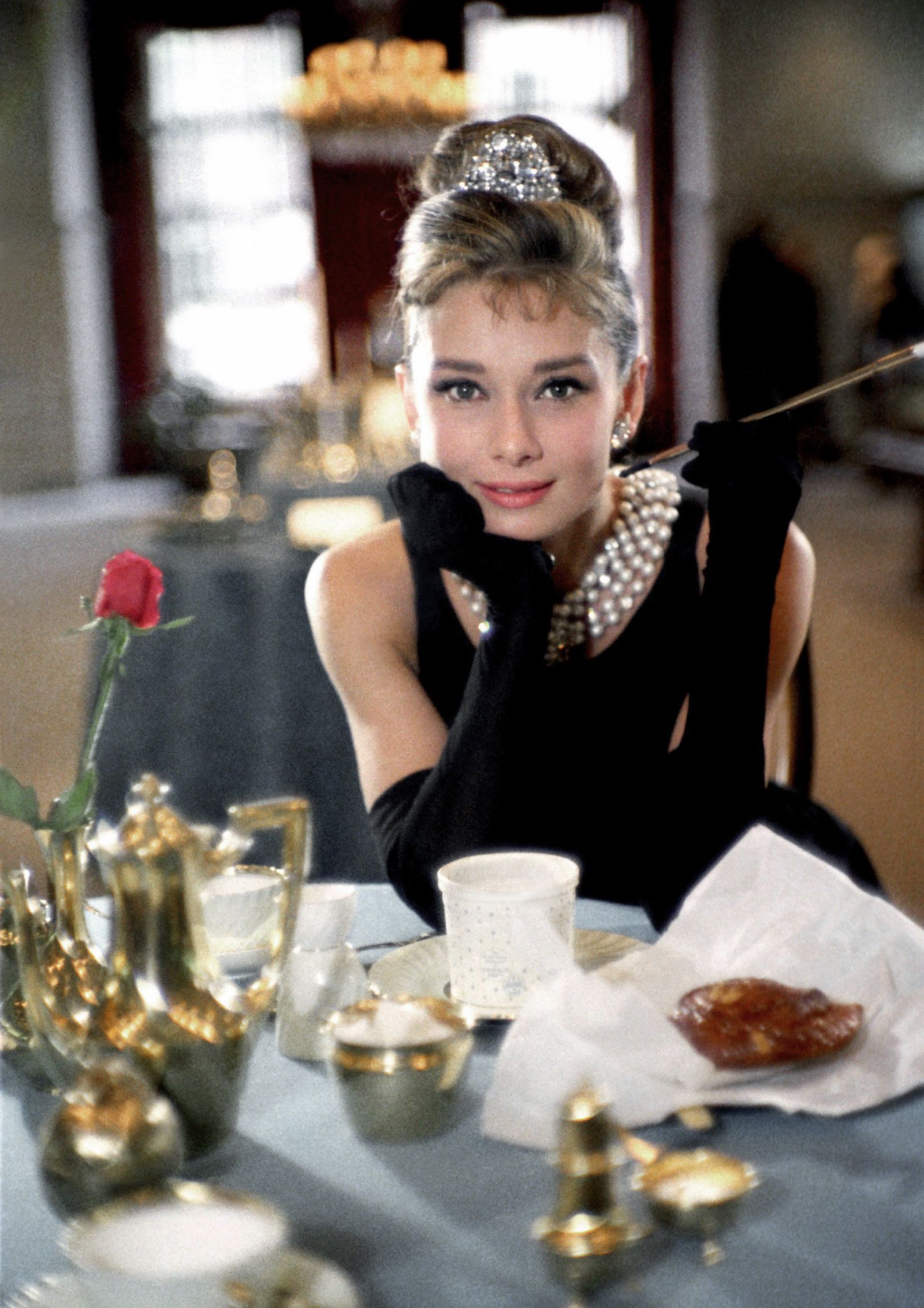 Audrey Hepburn vestida por Givenchy en 'Desayuno con Diamantes'.