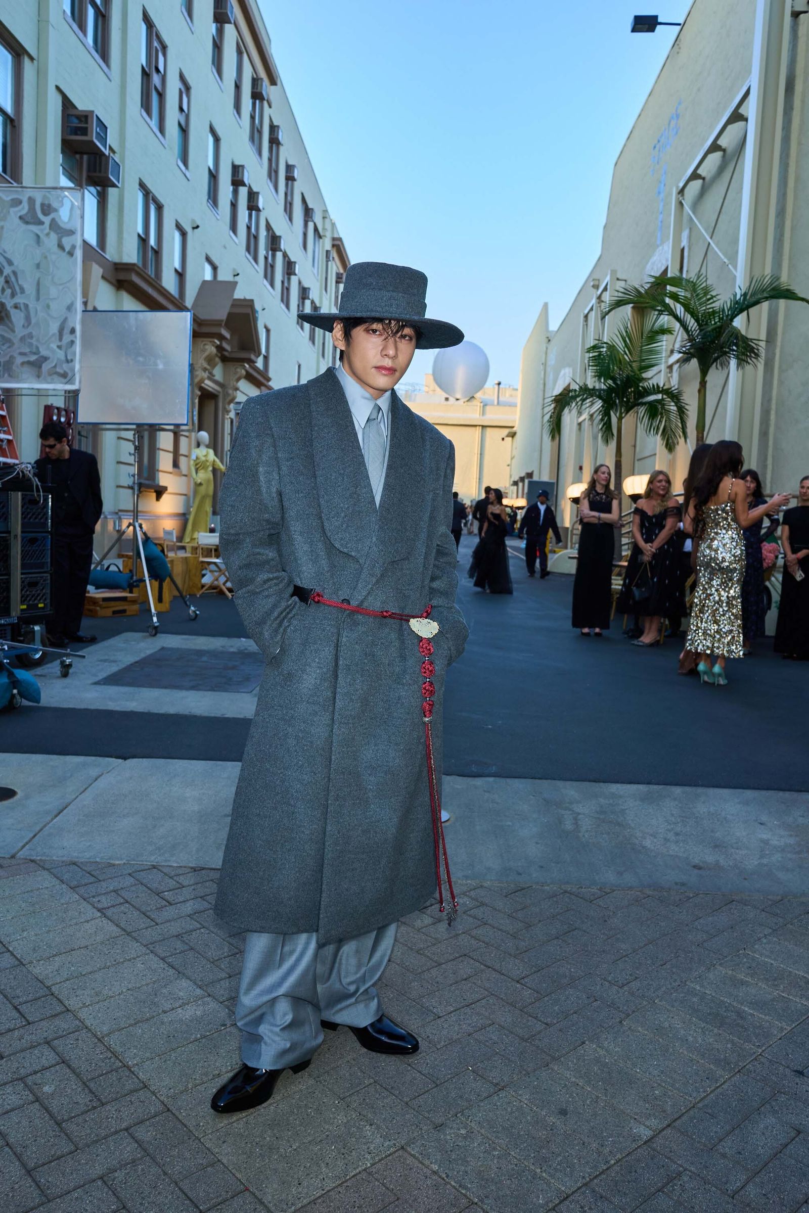 V se viste de gala para Vogue World 2025