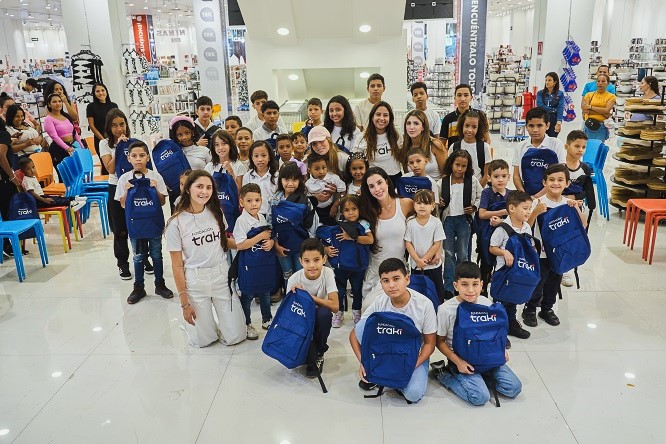 ¡Más de 600 kits escolares para hijos de empleados!