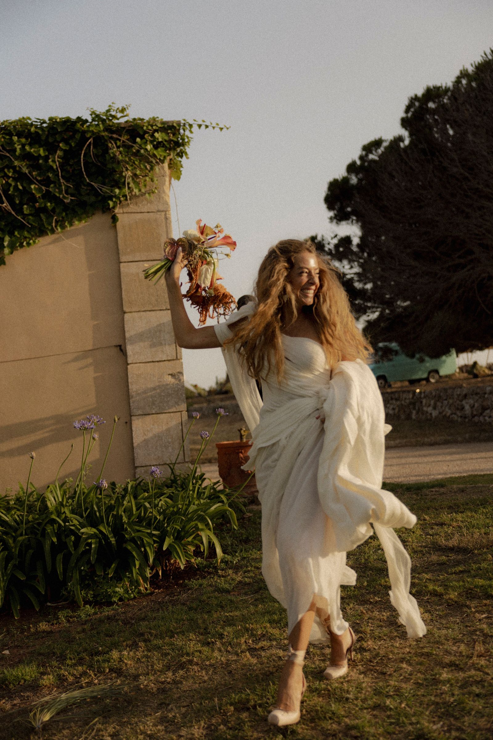 boda belen ecija jaime sanchez menorca vestido novia zapatos ballet valenzuela atelier