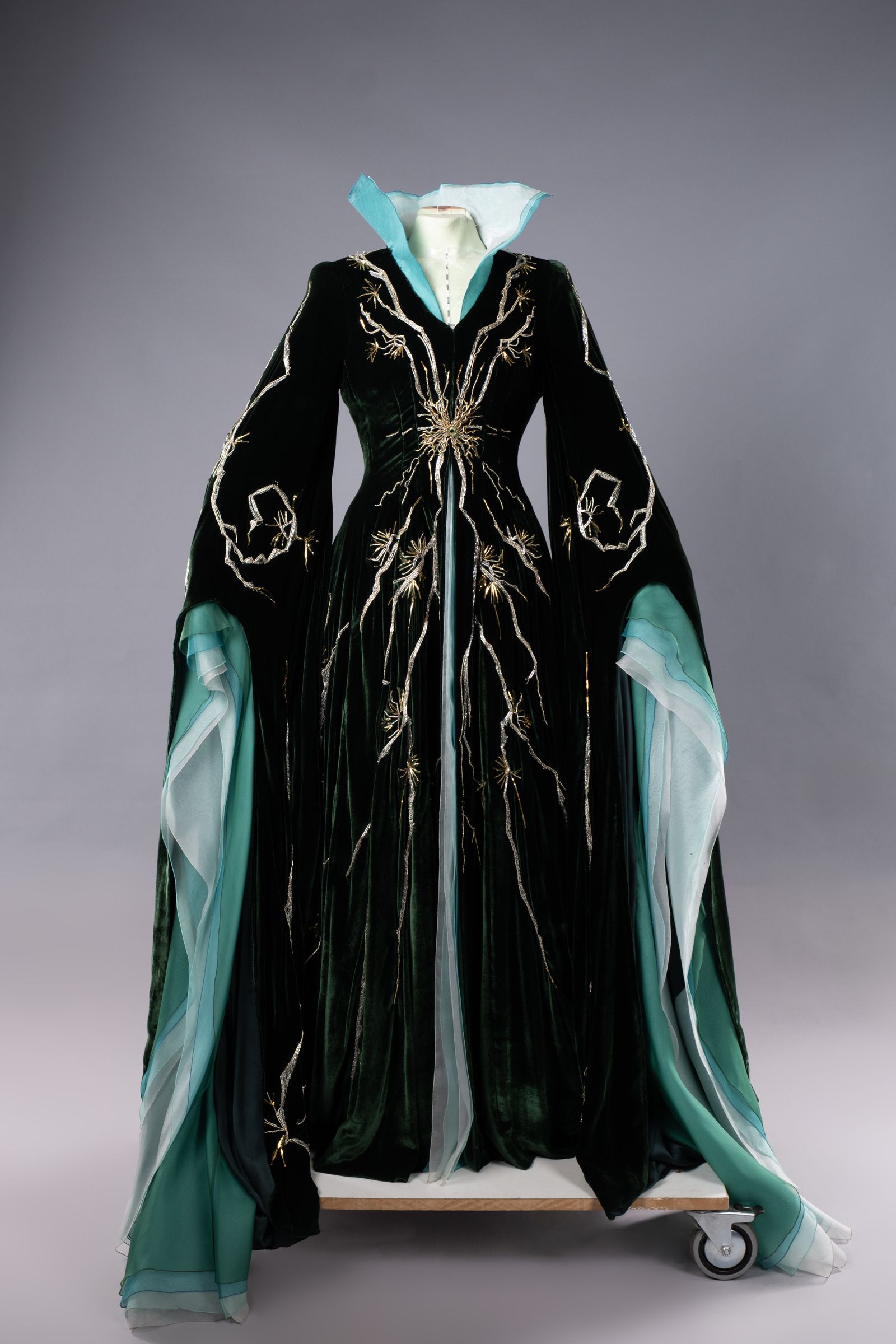 Look para Madame Morrible