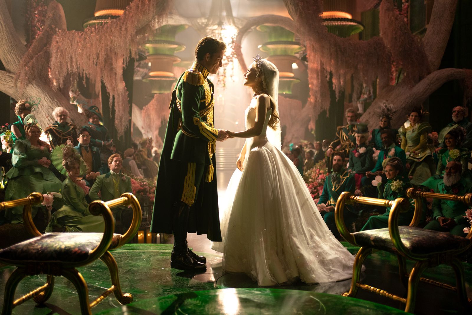 Los looks nupciales de Fiyero y Glinda