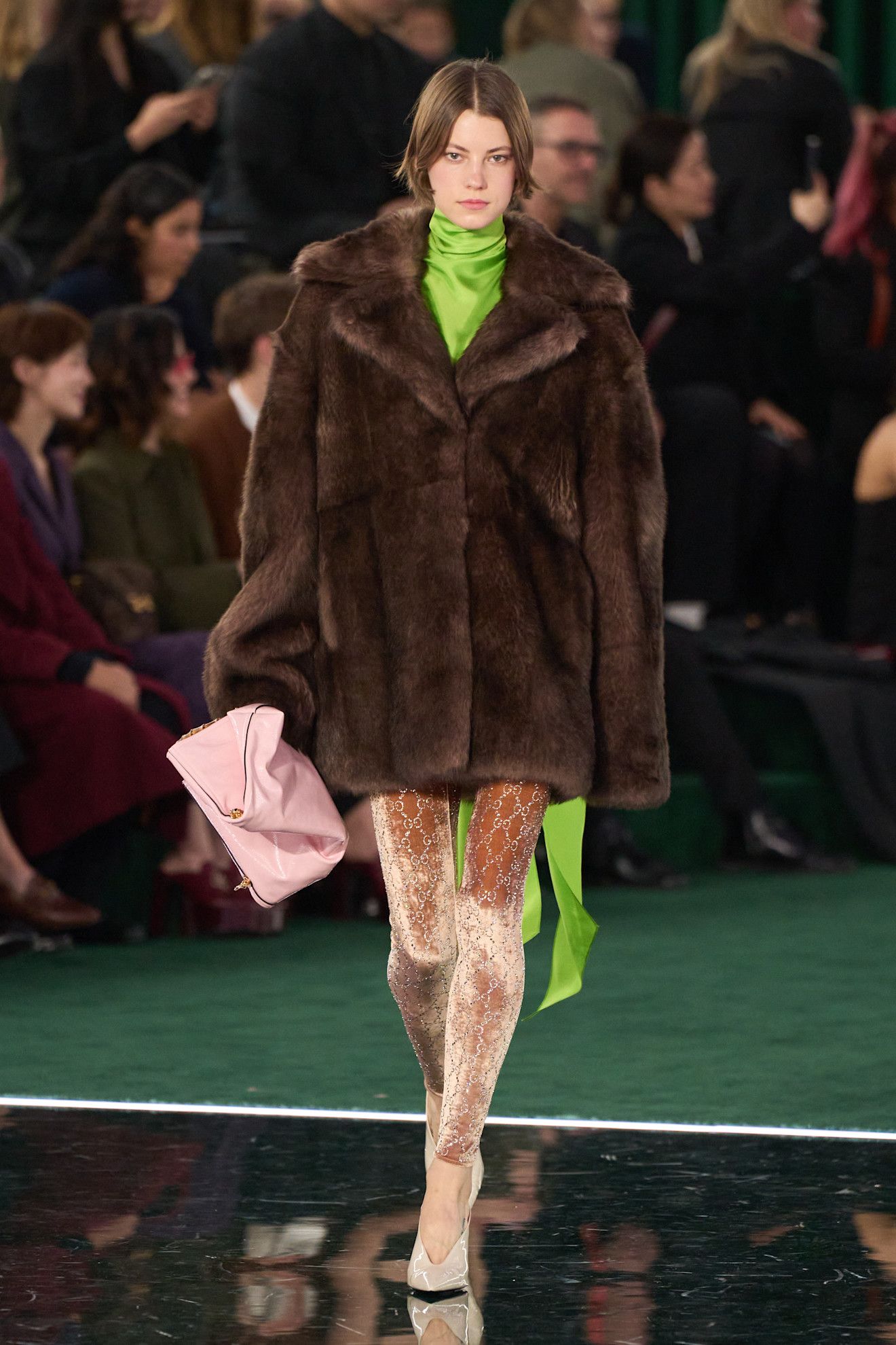 leggings de terciopelo en Gucci otoño 2025.