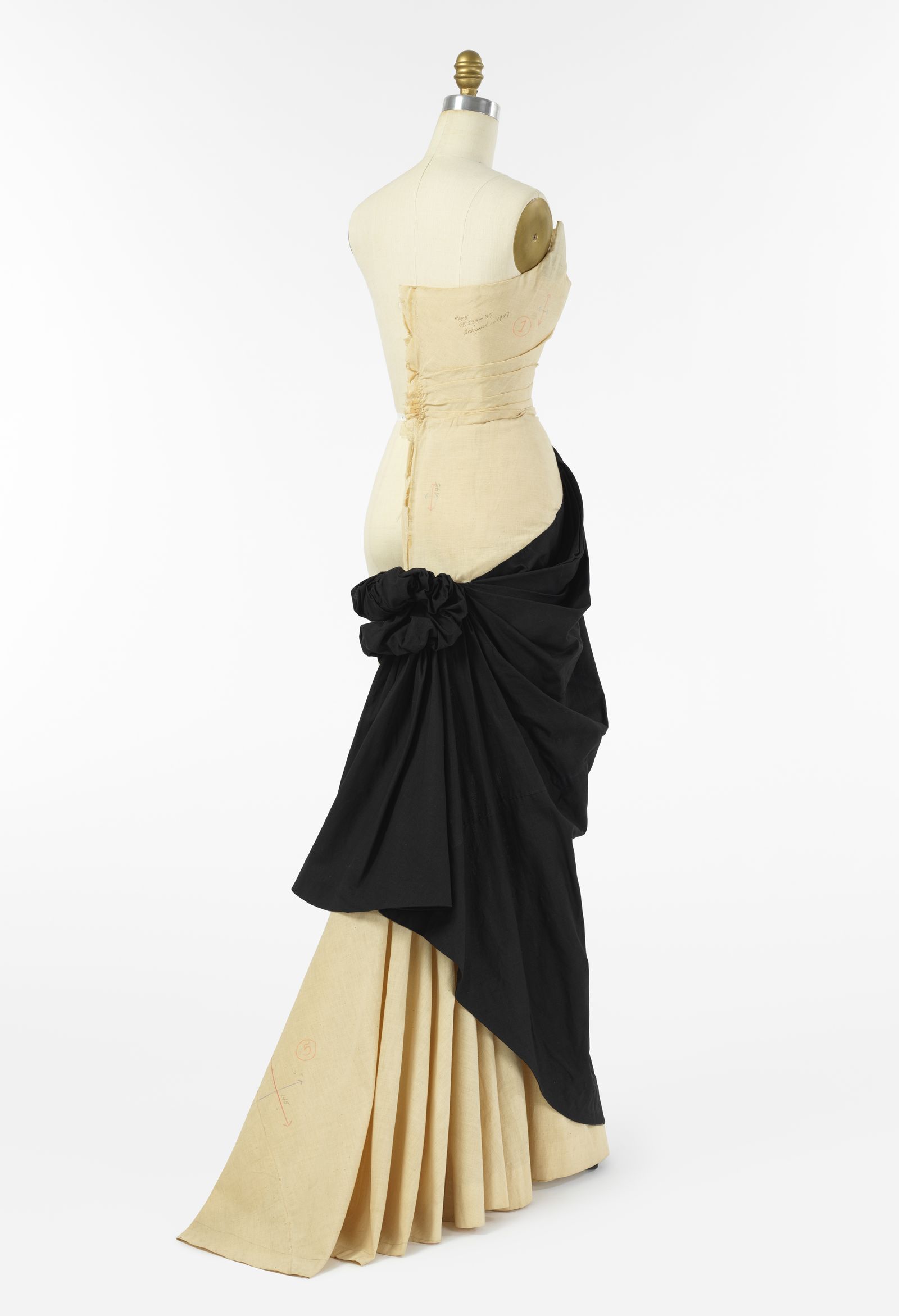 Muselina quotBustlequot Charles James 1947 Brooklyn Museum Costume Collection at The Metropolitan Museum of Art Gift of...