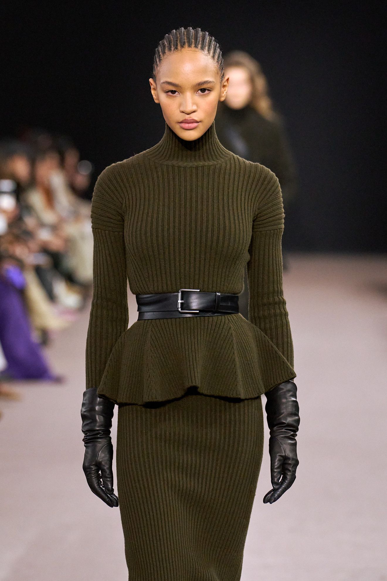 Guantes de cuero el accesorio que arrasa este invierno 2026 eleva TODOS tus looks en un minuto