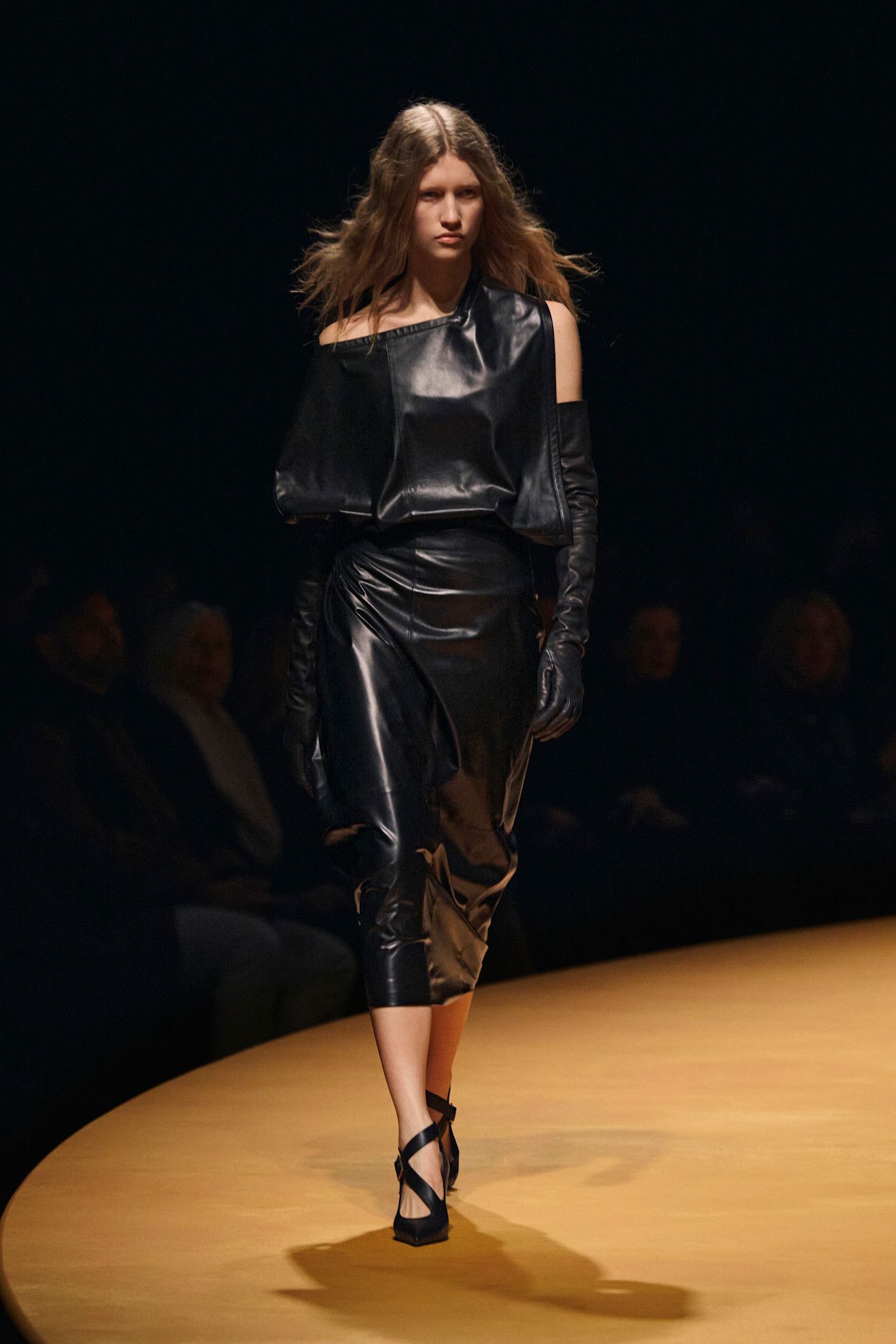 guantes de piel una tendencia del otoño invierno 2025