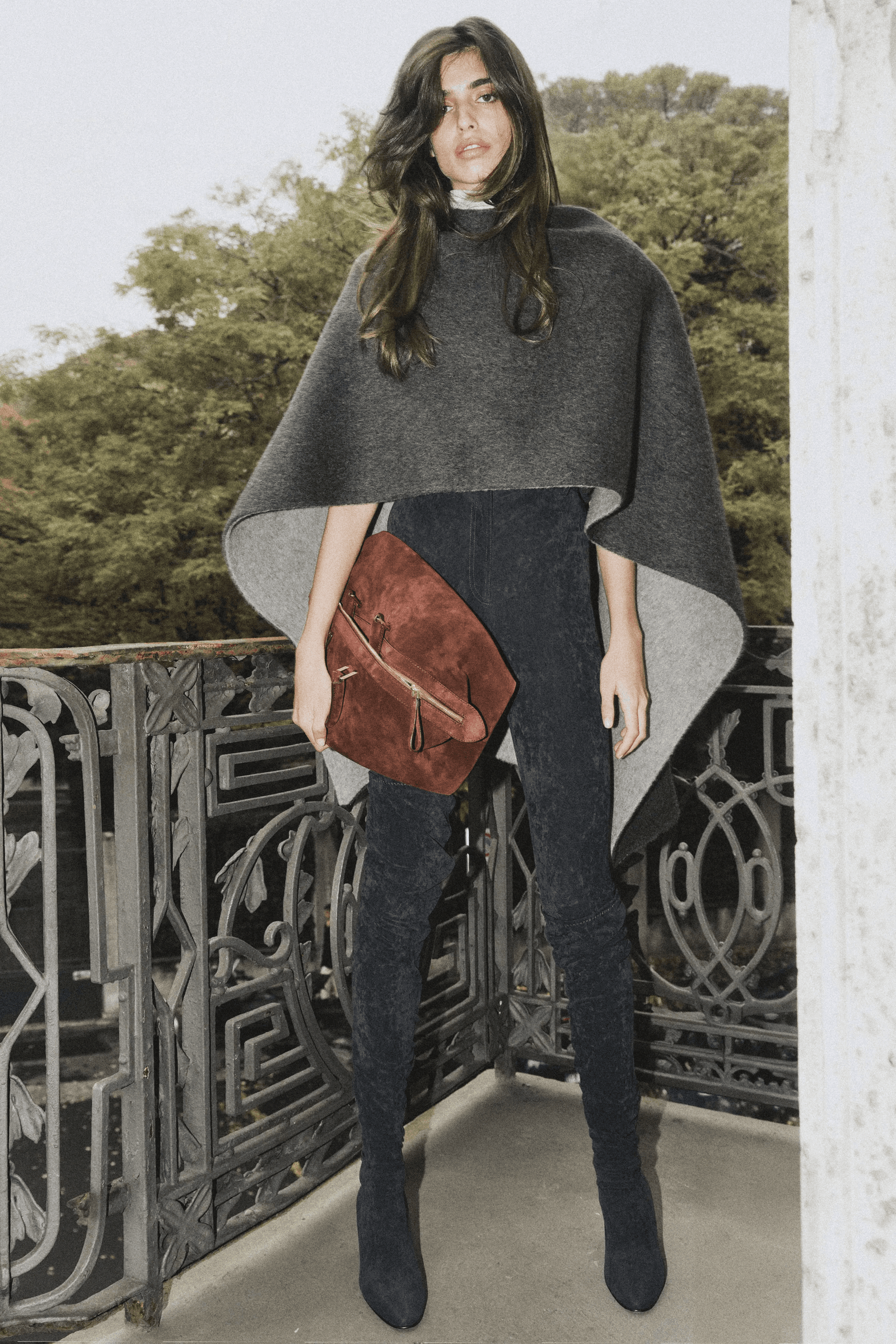 botas altas en Alberta Ferretti prefall 2026.