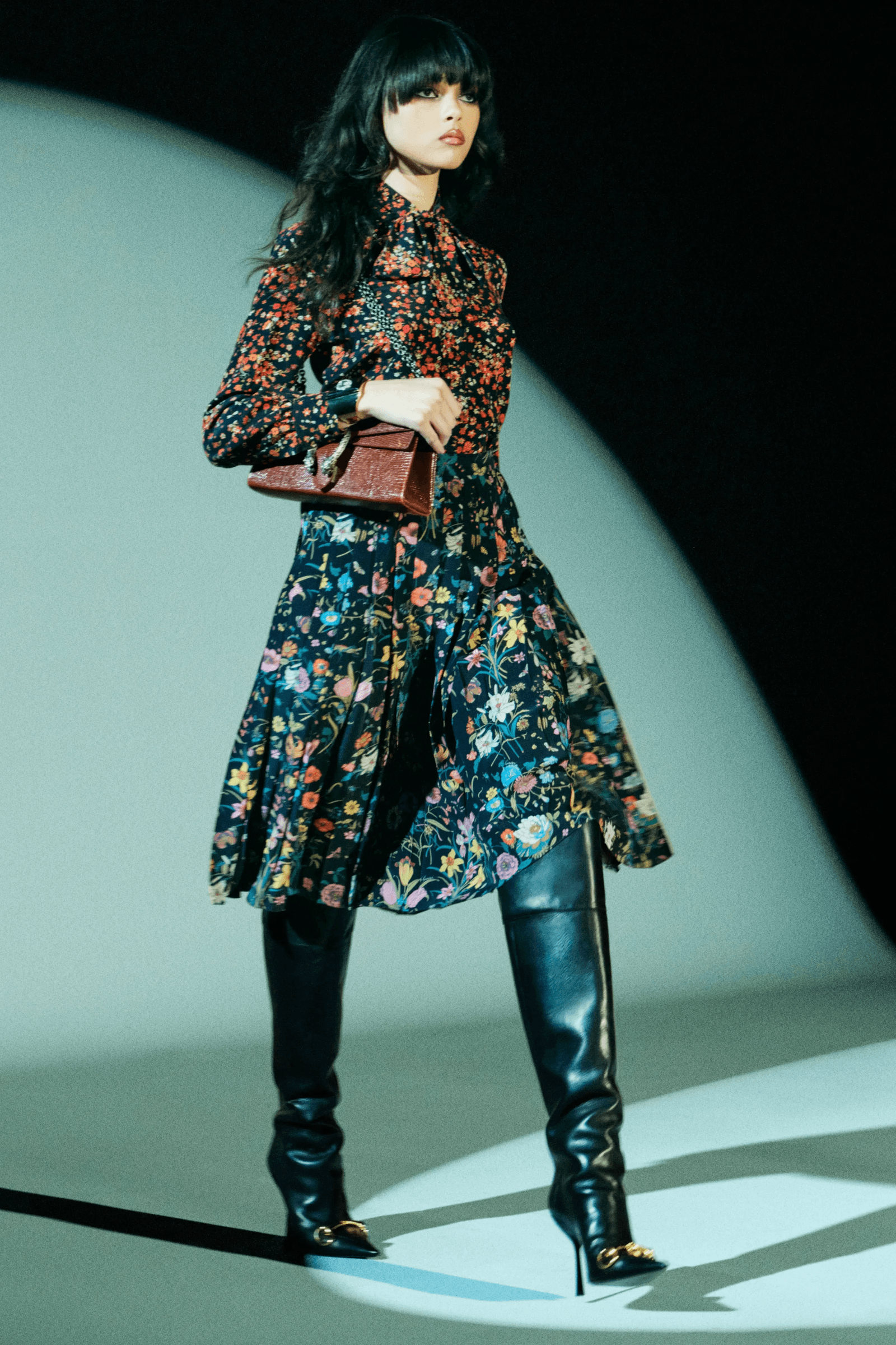 botas altas en Gucci prefall 2026.