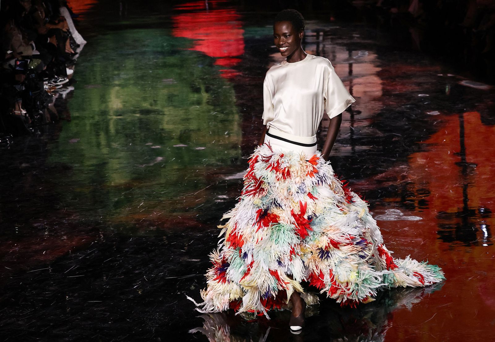 Awar Odhiang cerrando el desfile de Chanel de primaveraverano 2026.