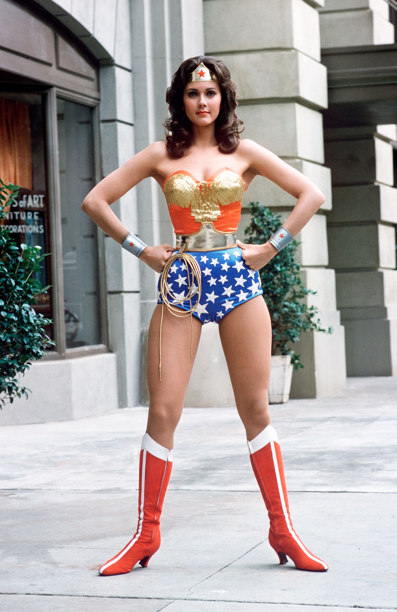 Lynda Carter como ‘Super Woman con unas botas rojas.