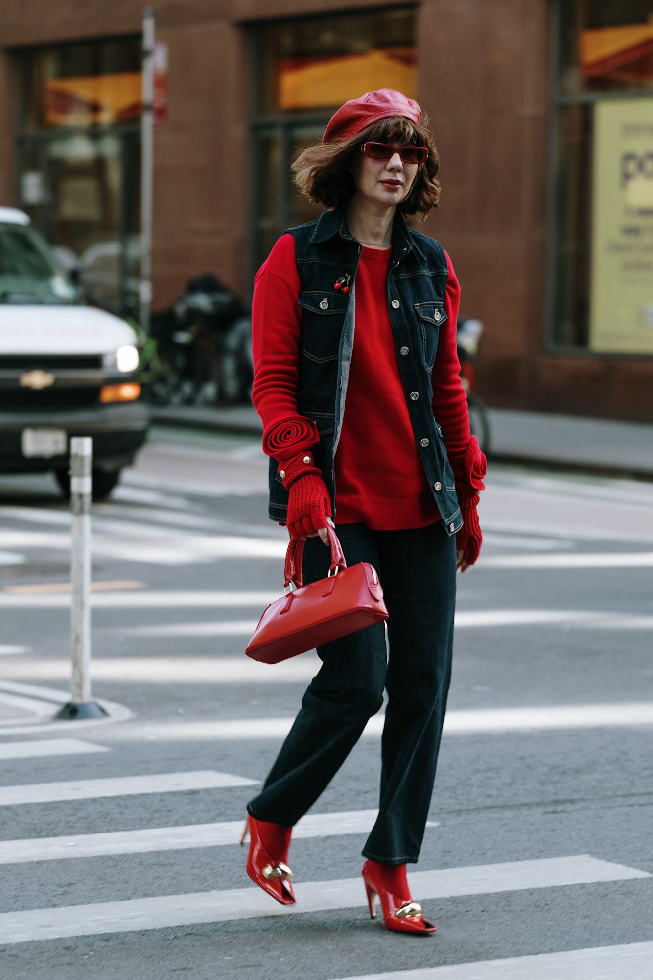 cómo combinar un jersey rojo en invierno 2026