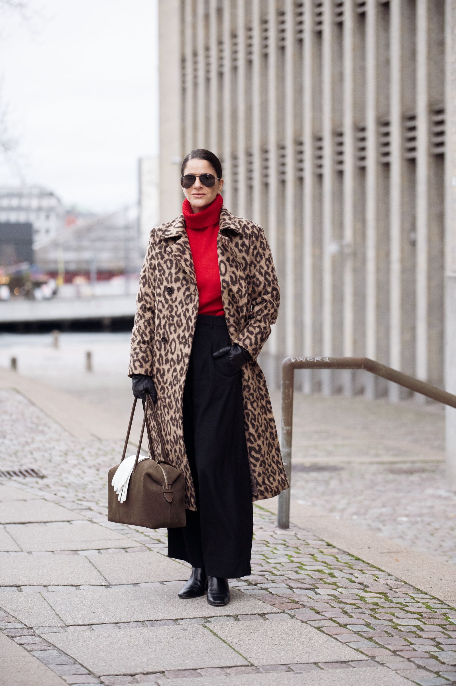 cómo combinar un jersey rojo en invierno 2026