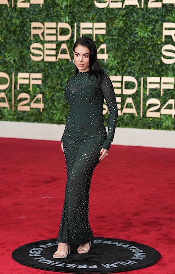 Vestido largo negro con apliques