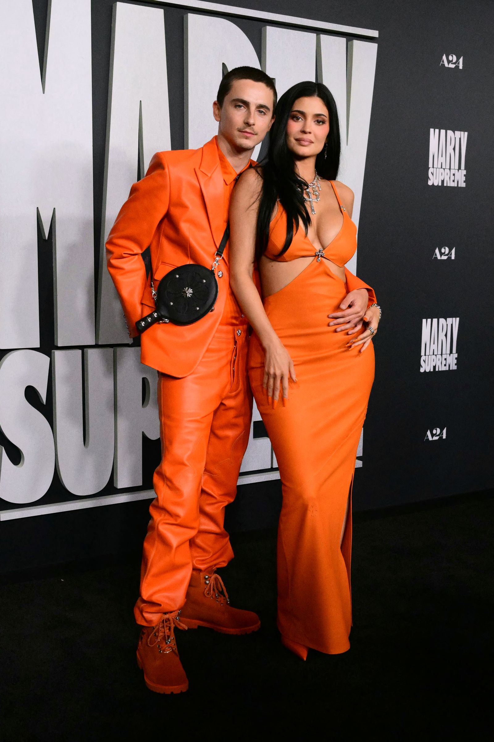 Megan Stalter y Paul W. Downs hacen un ‘cosplay divertido y descarado en los Critics Choice Awards 2026