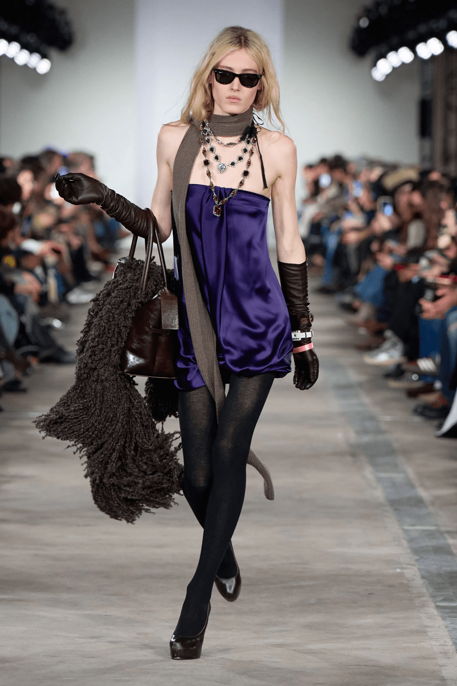 color berenjena en 7 for all Mankind otoñoinvierno 20262027.