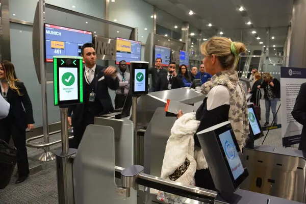 José Leggio Cassara | biométrico en aeropuertos
