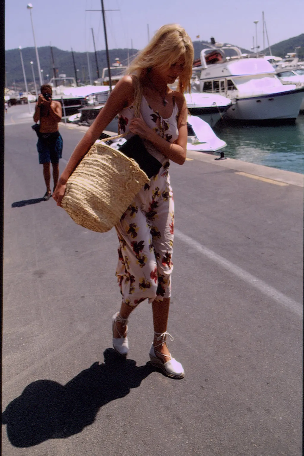 Claudia Schiffer con sus eternas alpargatas en Palma de Mallorca