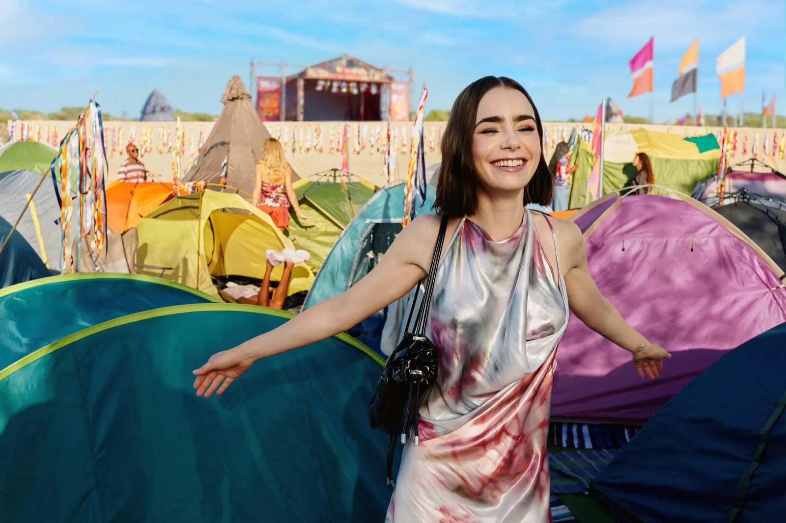 Lily Collins “Creo que cada ciudad europea sigue conservando su estilo identitario”