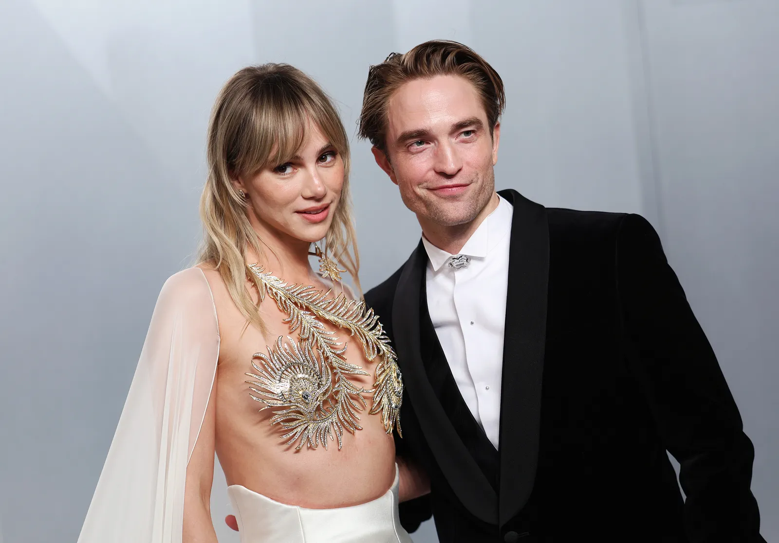 Suki Waterhouse y Robert Pattinson.