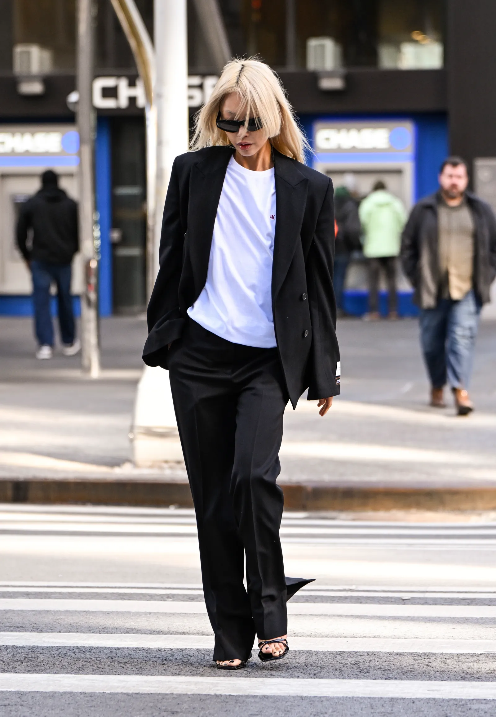 pantaloni eleganti e maglietta