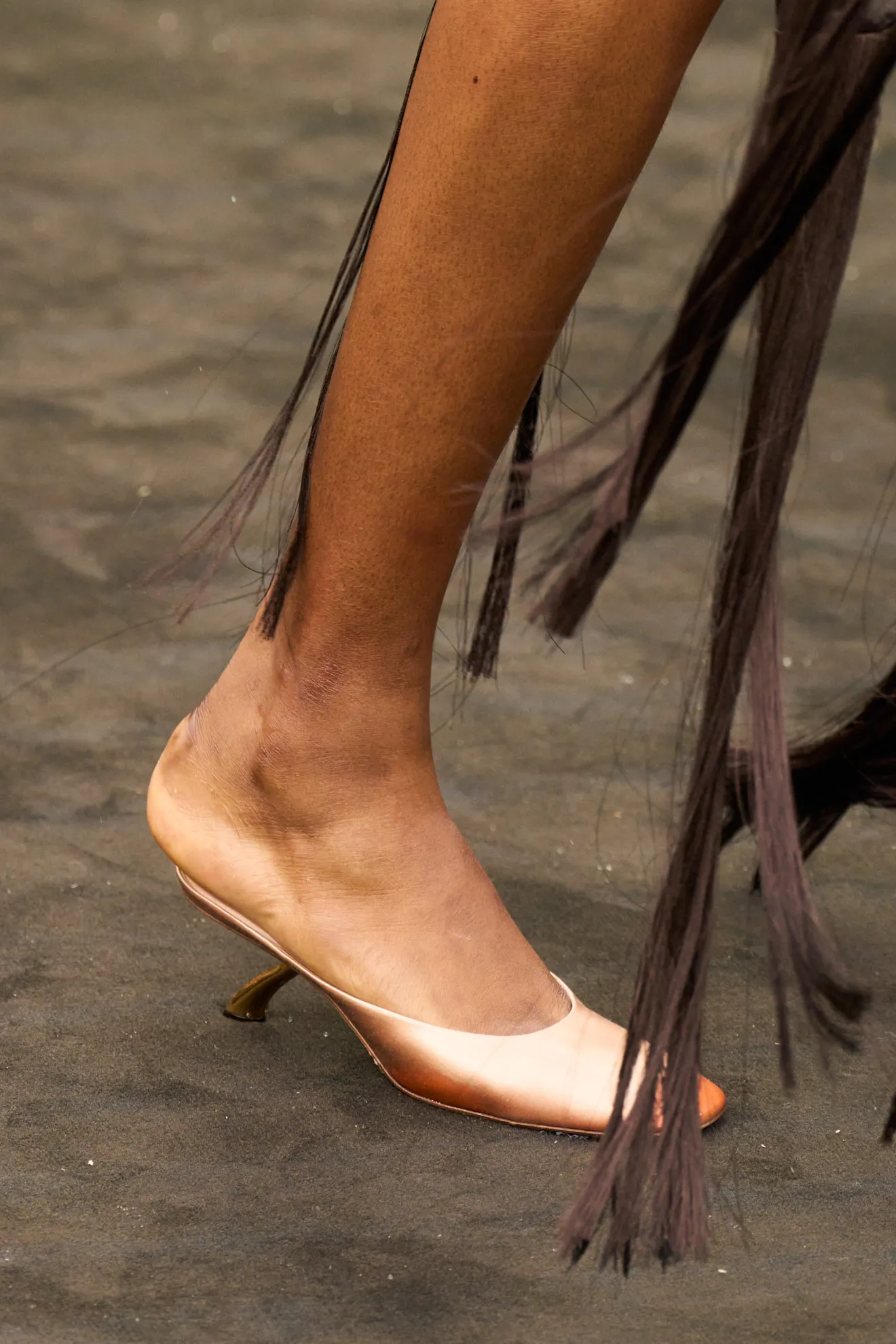mules satinados en Ferragamo primaveraverano 2026.