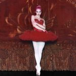 ADÉLA es una espía chic en el pepinazo house de ‘KGB’ – jenesaispop.com