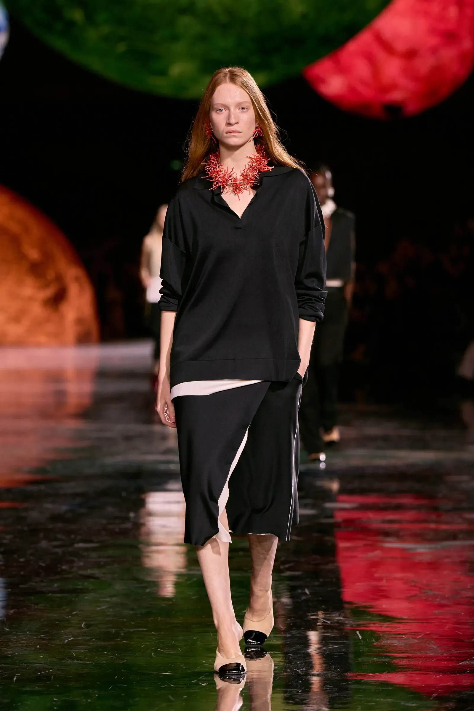 El collar de coral es el accesorio veraniego ms favorecedor