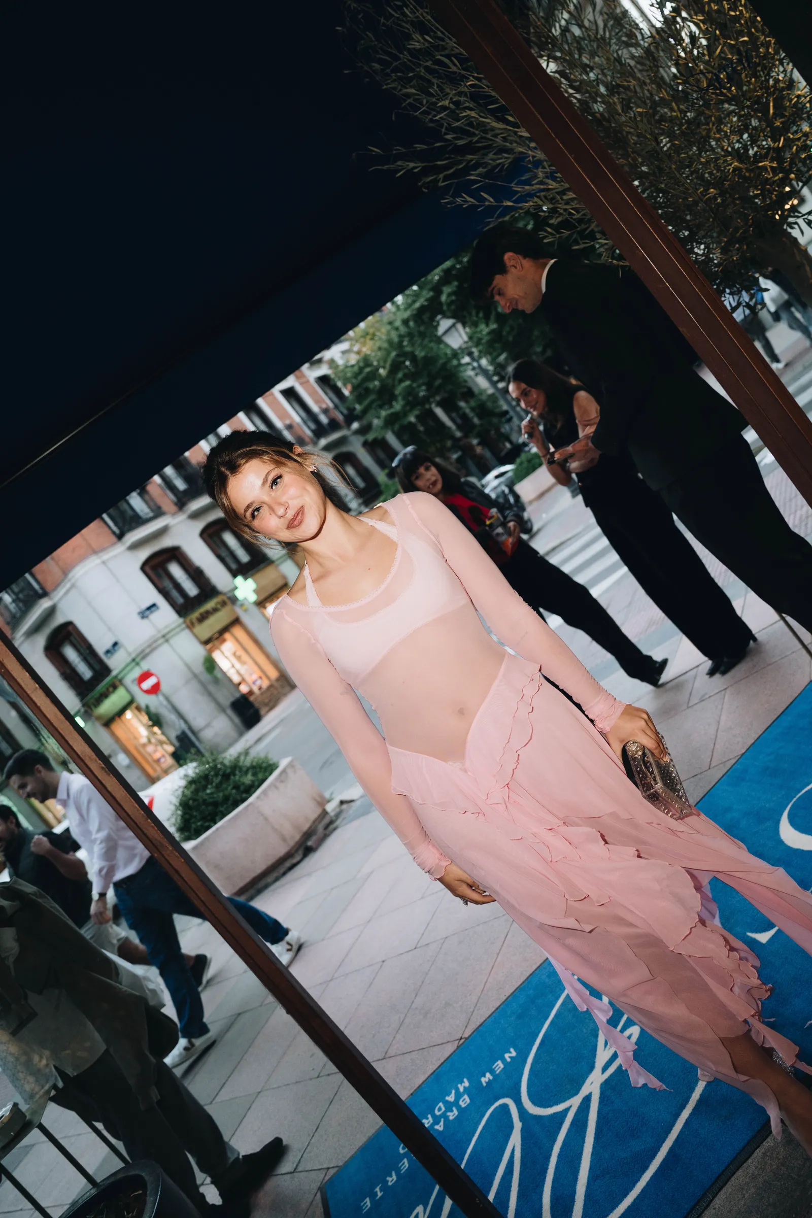 Este es el vestido que lució Nicole Wallace durante el evento de celebración de su primera portada en Vogue España