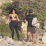 Kim Kardashian y Lewis Hamilton fueron vistos manoseándose en exceso durante cita playera