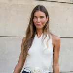 Las dos sandalias negras que mejor quedan con pantalones vaqueros (y que arrasan en 2026)